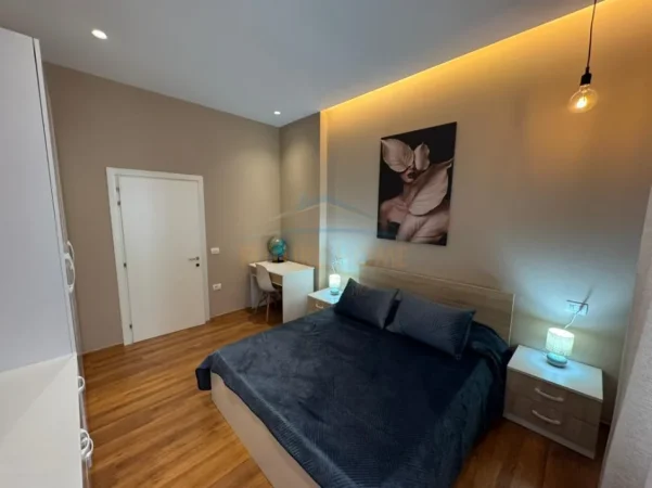 Tirane, jepet me qera apartament 2+1 Kati 1, 85 m² 1.150 € (Bllok,)