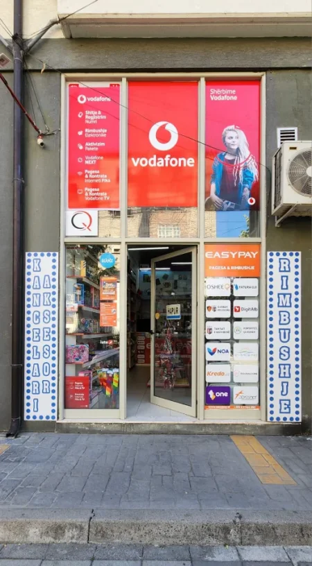 Tirane, shitet aktivitet biznesi, gati për të vazhduar punën menjëherë (Ali Dem)