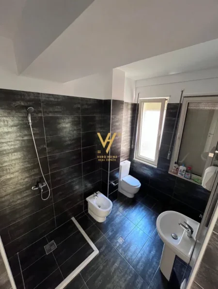 Tirane, jepet me qera zyre Kati 2, 95 m² 1.650 € (ISH BLLOK)