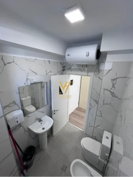 Tirane, jepet me qera zyre Kati 2, 95 m² 1.650 € (ISH BLLOK)