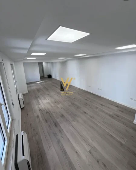 Tirane, jepet me qera zyre Kati 2, 95 m² 1.650 € (ISH BLLOK)