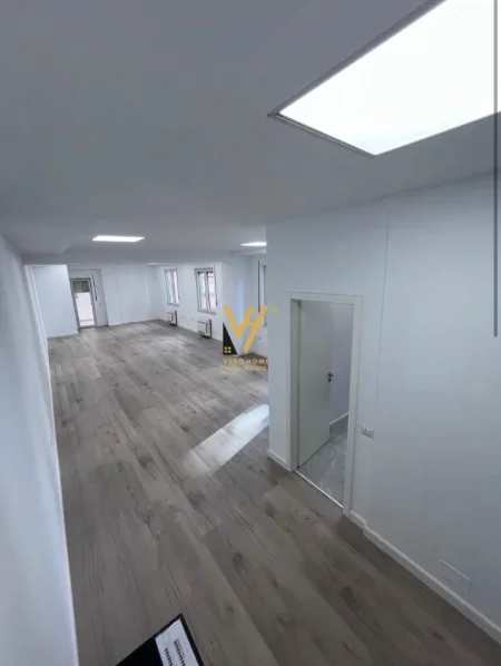 Tirane, jepet me qera zyre Kati 2, 95 m² 1.650 € (ISH BLLOK)