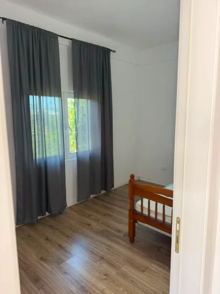 Tirane, jepet me qera apartament 2+1 Kati 1, 360 € (Neco Muko, Shkozë)