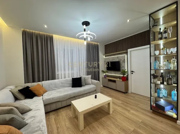 Tirane, shes apartament 2+1 Kati 1, 81 m² 170.000 € (Rruga Eleonora)