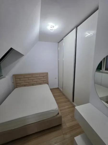 Tirane, jepet me qera apartament 1+1+Ballkon Kati 6, 60 m² 420 € (Liqeni i Thatë)