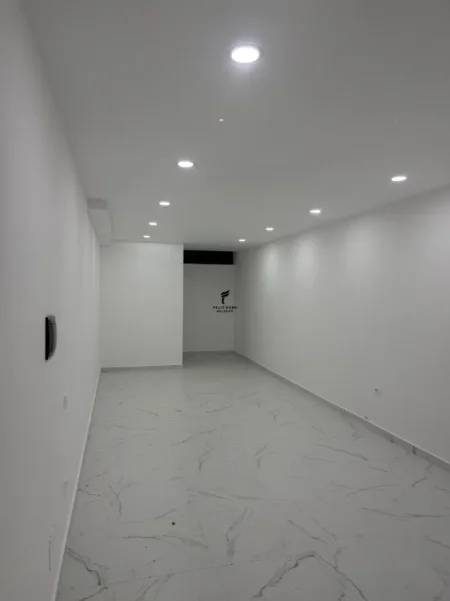 Tirane, shitet dyqan Kati -1, 48 m² 75.000 € (KOMUNA E PARISIT)