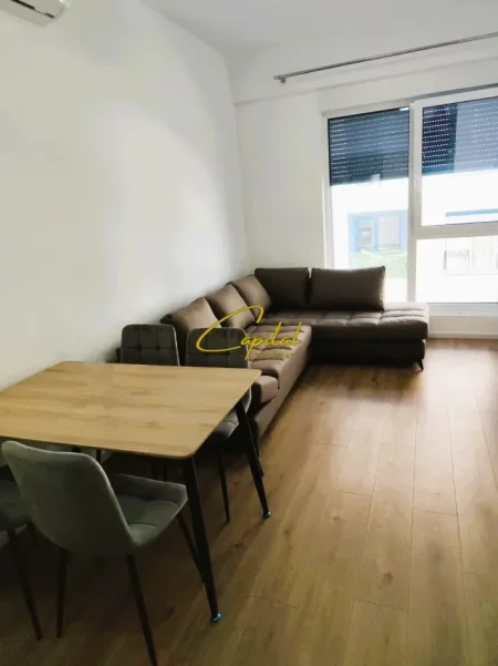 Tirane, jepet me qera apartament 1+1 Kati 3, 60 m² 400 € (FRESKU)