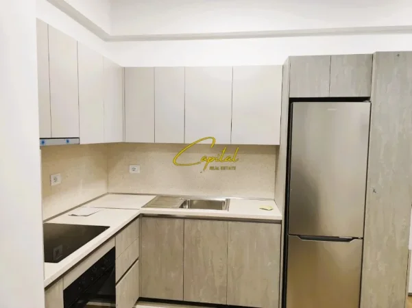Tirane, jepet me qera apartament 1+1 Kati 3, 60 m² 400 € (FRESKU)