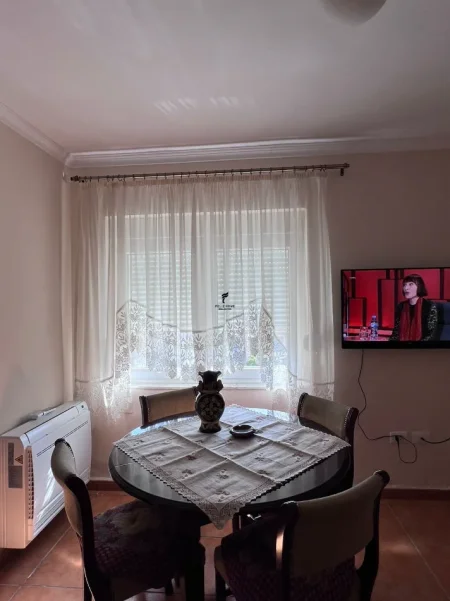 Tirane, jepet me qera apartament 2+1 Kati 4, 90 m² 650 € (KOMUNA E PARISIT)