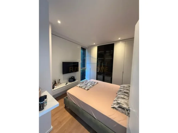 Tirane, jepet me qera apartament 1+1+Ballkon Kati 9, 65 m² 800 € (White Cloud)