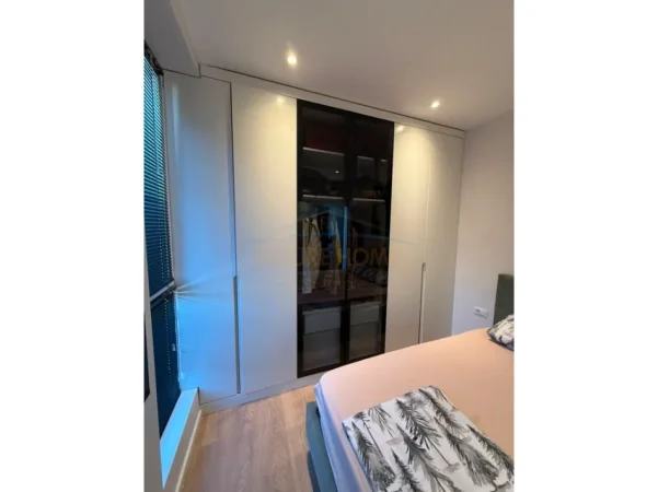 Tirane, jepet me qera apartament 1+1+Ballkon Kati 9, 65 m² 800 € (White Cloud)