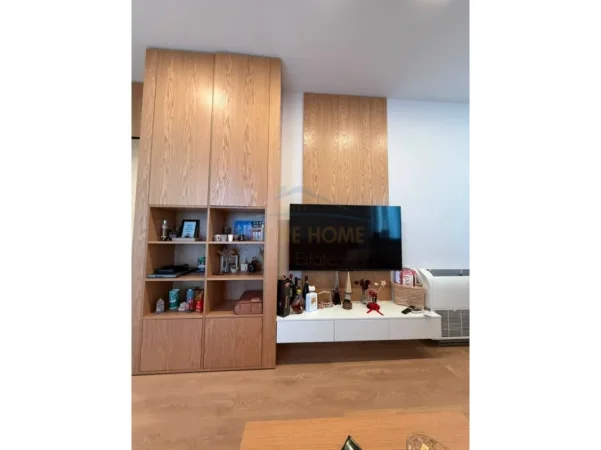 Tirane, jepet me qera apartament 1+1+Ballkon Kati 9, 65 m² 800 € (White Cloud)