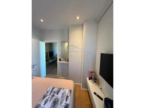 Tirane, jepet me qera apartament 1+1+Ballkon Kati 9, 65 m² 800 € (White Cloud)