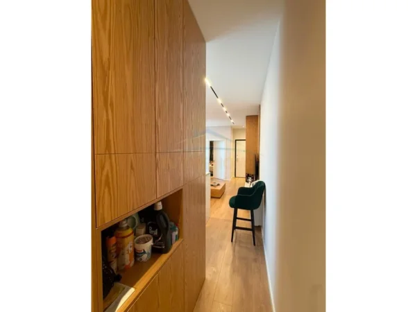 Tirane, jepet me qera apartament 1+1+Ballkon Kati 9, 65 m² 800 € (White Cloud)