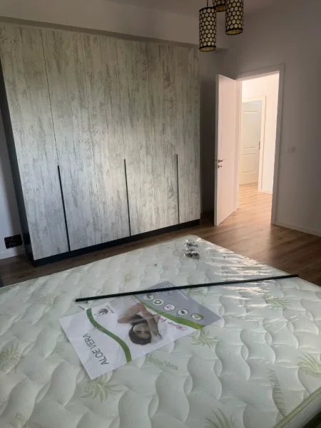 Tirane, jepet me qera apartament 2+1+Aneks+Ballkon Kati 0, 120 m² 350 € (farke , liqeni i farkes)
