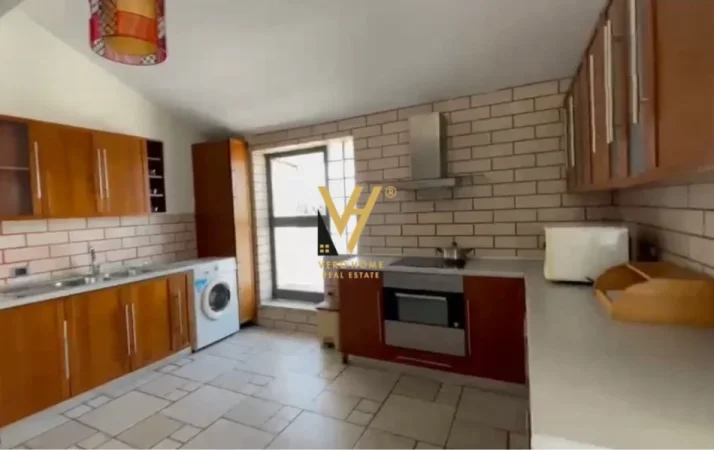 Tirane, jepet me qera apartament 1+1+Ballkon Kati 6, 70 m² 520 € (OXHAKU)