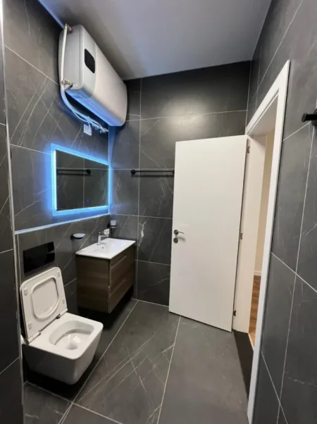Tirane, jepet me qera zyre Kati 8, 135 m² 1.500 € (TOPTANI CENTER)
