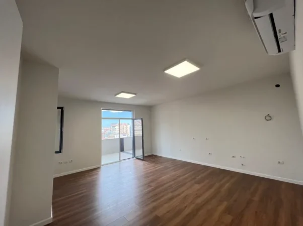 Tirane, jepet me qera zyre Kati 8, 135 m² 1.500 € (TOPTANI CENTER)