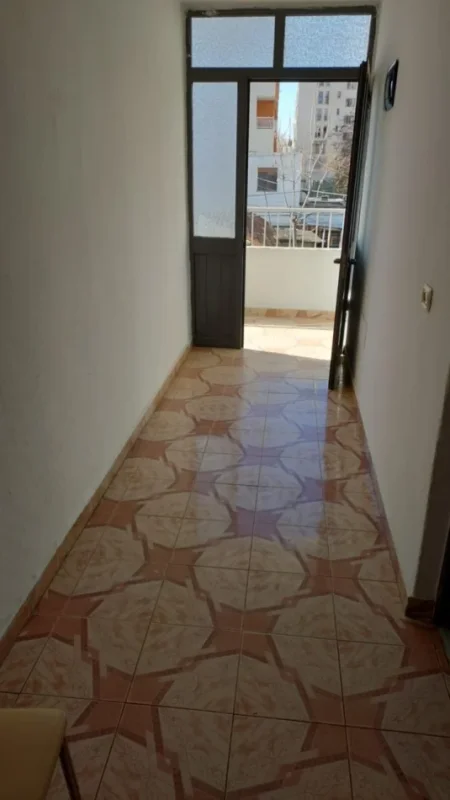 Tirane, jepet me qera apartament 1+1 Kati 2, 67 m² 450 € (Concord Center)