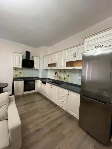 Tirane, jepet me qera apartament 2+1 Kati 2, 90 m² 450 € (FRESK)