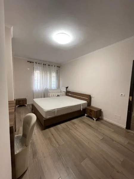 Tirane, jepet me qera apartament 2+1 Kati 2, 90 m² 450 € (FRESK)