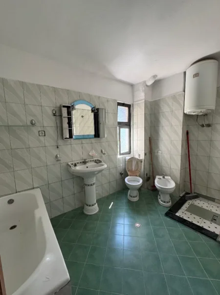 Tirane, shitet apartament 1+1+Ballkon Kati 4, 60 m² 108.000 € 
