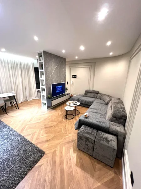 ✨JEPET  APARTAMENT 1+1 LUKSOZ ME QERA ✨  📍 Vendndodhja: Rezidenca "Kodra e Diellit 1", Tiranë
