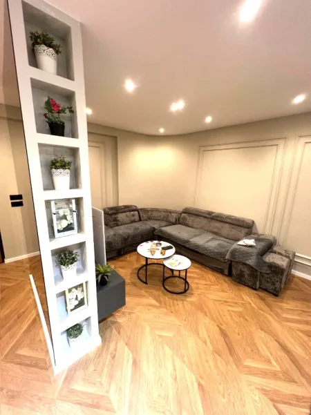 ✨JEPET  APARTAMENT 1+1 LUKSOZ ME QERA ✨  📍 Vendndodhja: Rezidenca "Kodra e Diellit 1", Tiranë