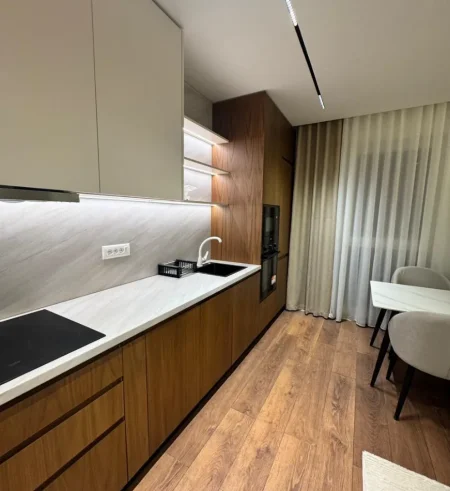Tirane, jepet me qera apartament 2+1 , 90 m² 800 € 