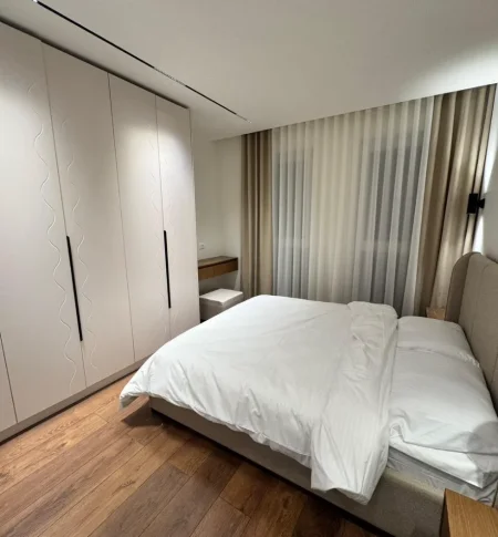 Tirane, jepet me qera apartament 2+1 , 90 m² 800 € 
