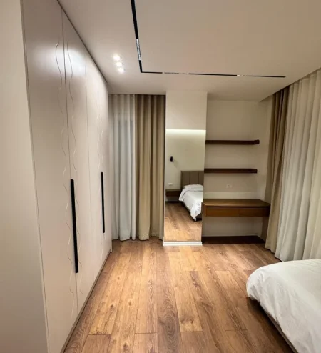 Tirane, jepet me qera apartament 2+1 , 90 m² 800 € 