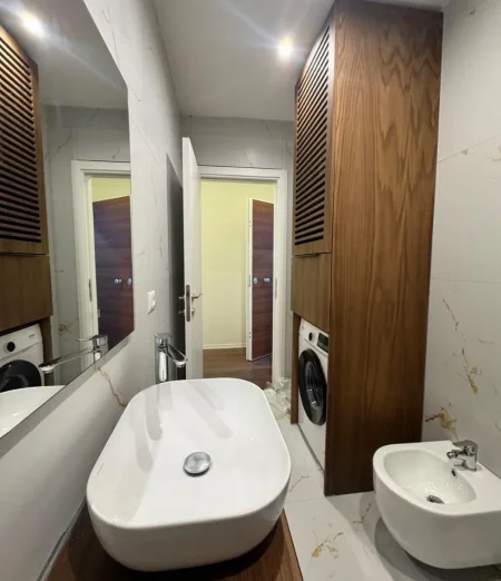 Tirane, jepet me qera apartament 2+1 , 90 m² 800 € 