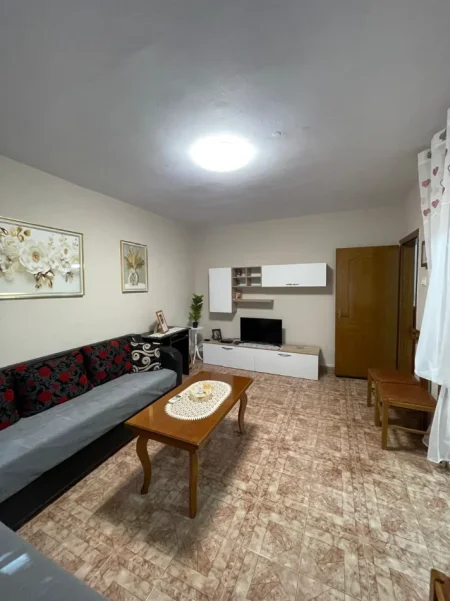 Tirane, jepet me qera apartament 1+1 , 70 m² 450 € (RRUGA NDRE MJEDA)