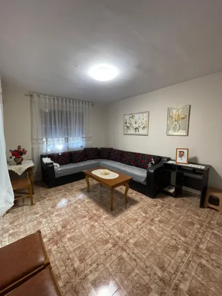 Tirane, jepet me qera apartament 1+1 , 70 m² 450 € (RRUGA NDRE MJEDA)