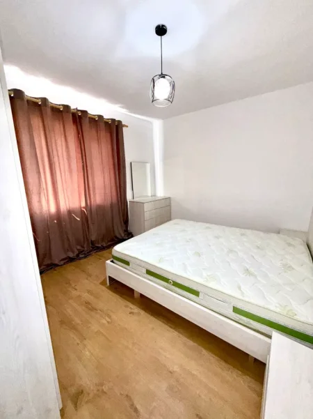 Tirane, jepet me qera apartament 1+1+Aneks+Ballkon Kati 2, 56 m² 450 € (xhamlliku)