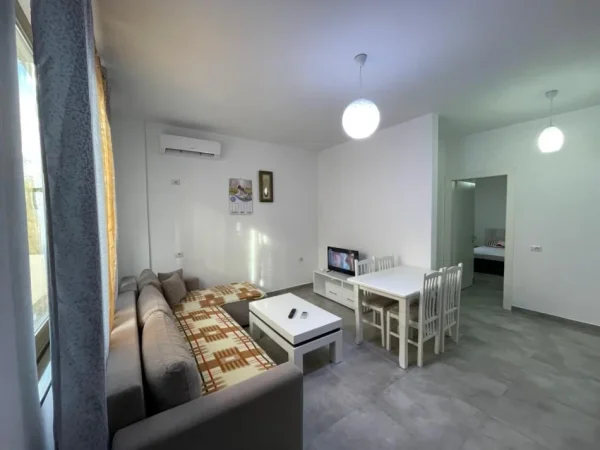Tirane, jepet me qera apartament 1+1 Kati 1, 60 m² 350 € (Sauk)