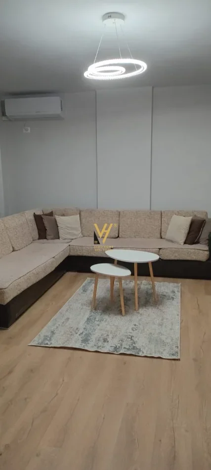 Tirane, jepet me qera apartament 1+1+Ballkon Kati 8, 95 m² 620 € (LAPRAKE)