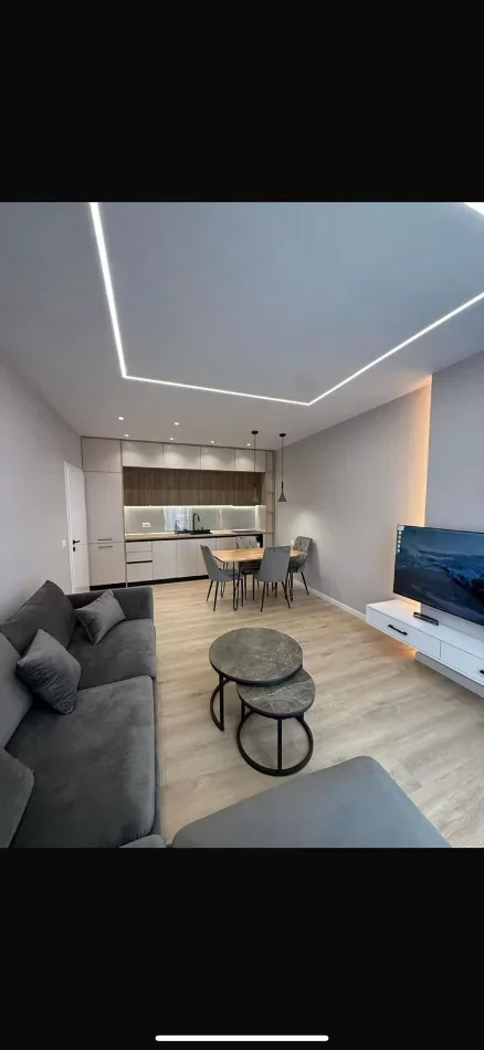 Tirane, jepet me qera apartament 1+1+Aneks Kati 8, 450 € (astir)