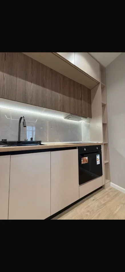 Tirane, jepet me qera apartament 1+1+Aneks Kati 8, 450 € (astir)