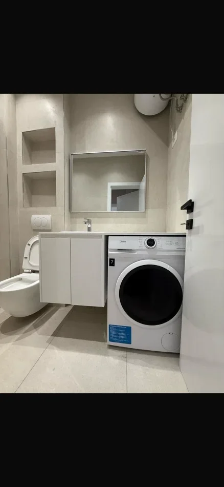 Tirane, jepet me qera apartament 1+1+Aneks Kati 8, 450 € (astir)