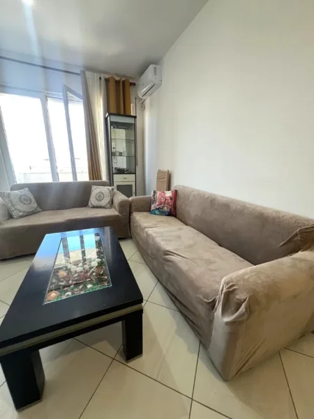 JEPET ME QERA 1+1 NE ASTIR , 400 EURO