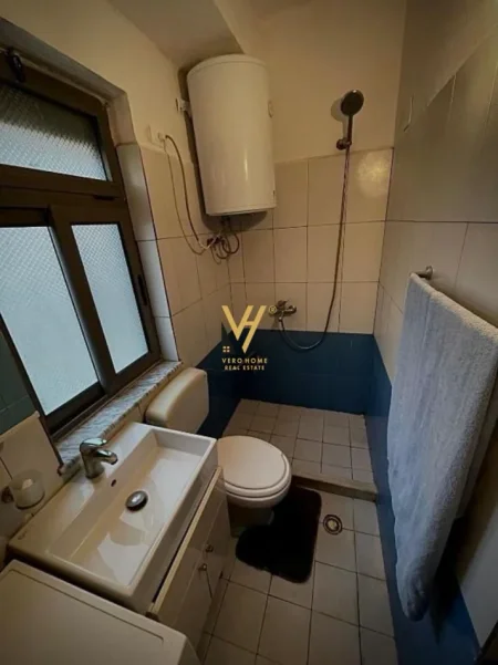 Tirane, jepet me qera apartament 1+1+Ballkon Kati 2, 60 m² 420 € (RRUGA HOXHA TAHSIM)