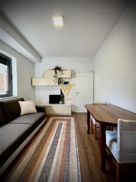 Tirane, jepet me qera apartament 1+1+Ballkon Kati 2, 60 m² 420 € (RRUGA HOXHA TAHSIM)
