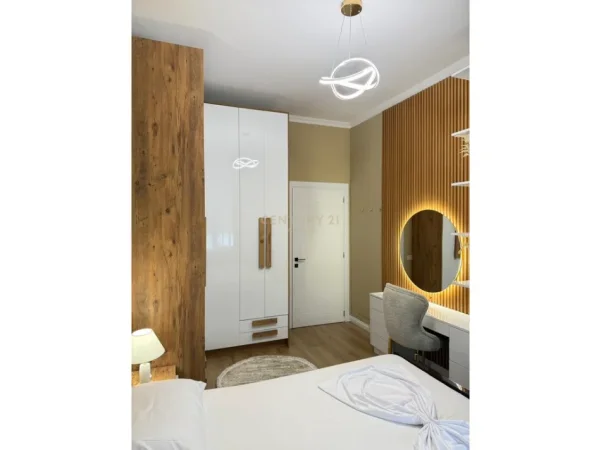 Tirane, jap me qera apartament 1+1 Kati 5, 70 m² 750 € (Kopshti Botanik)
