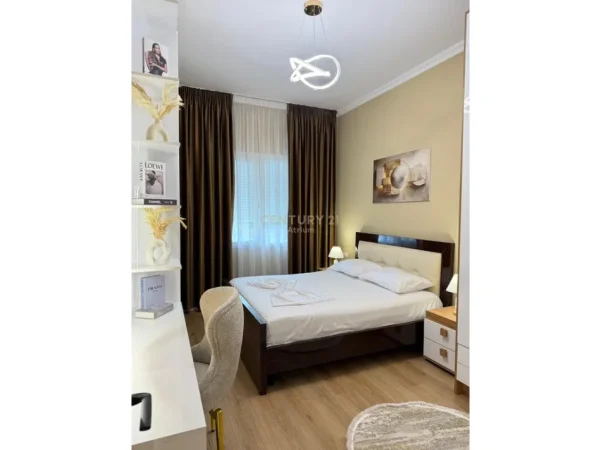 Tirane, jap me qera apartament 1+1 Kati 5, 70 m² 750 € (Kopshti Botanik)