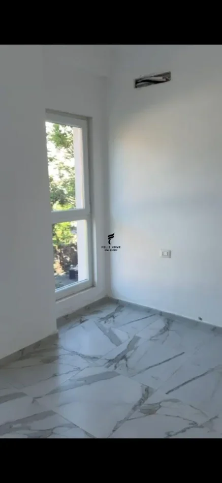 Tirane, jepet me qera apartament 1+1 Kati 1, 70 m² 400 € (LAPRAKE)