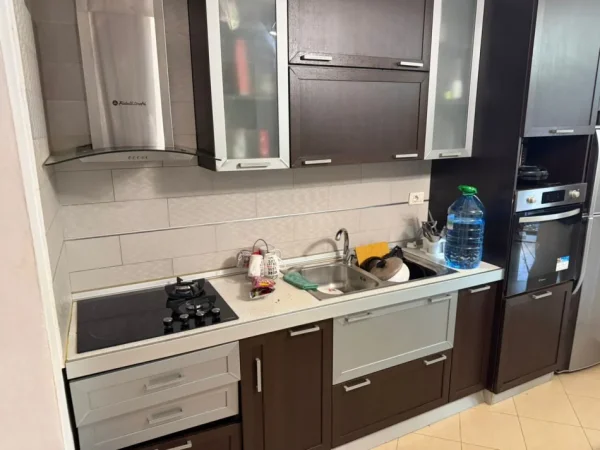 Tirane, jepet me qera apartament 1+1 Kati 2, 55 m² 350 € (Fresku)