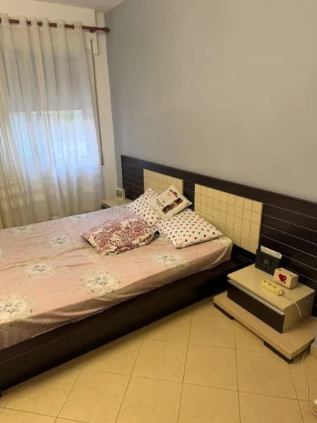 Tirane, jepet me qera apartament 1+1 Kati 2, 55 m² 350 € (Fresku)