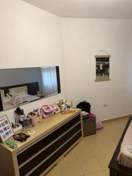 Tirane, jepet me qera apartament 1+1 Kati 2, 55 m² 350 € (Fresku)