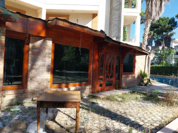 Durres, shes aksesore OKAZION. MBYLLET HOTEL☆☆☆☆ • 8 VETRATA TË JASHTME XHAMI NË DRU ME PËRMASA TË NDRYSHME